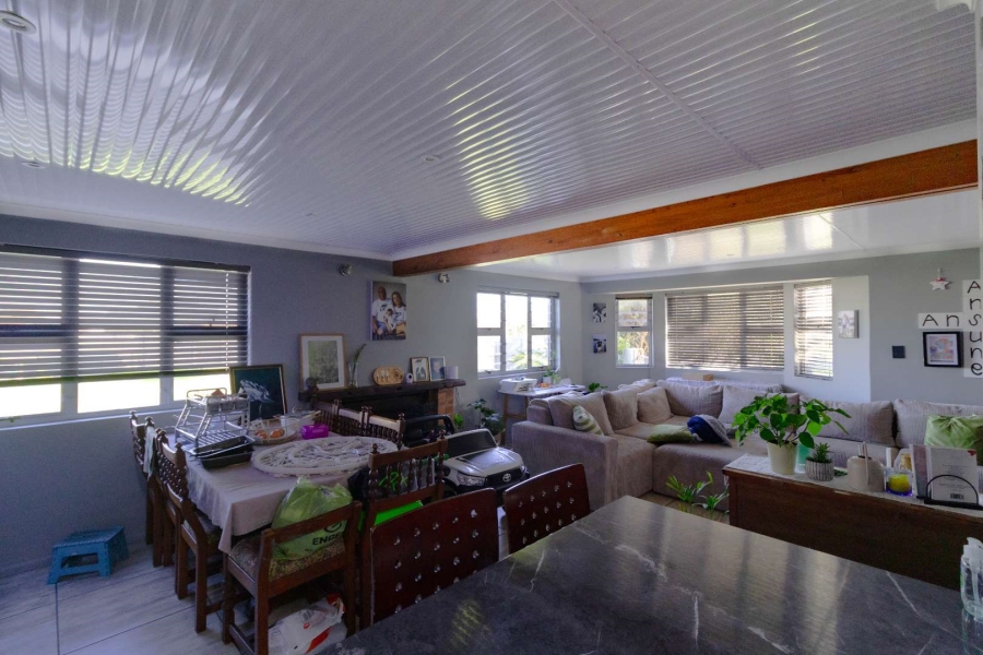 6 Bedroom Property for Sale in Sandbaai Western Cape